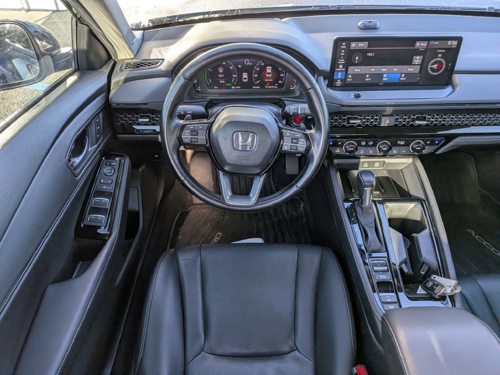 Used 2024  Honda Touring image 14