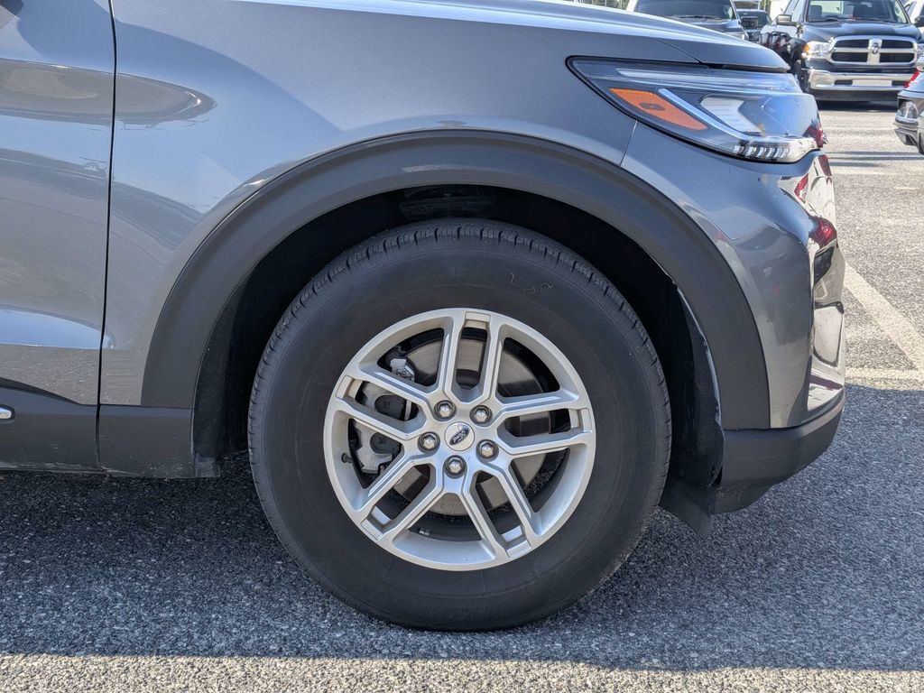Used 2025 Gray Ford Active image 11