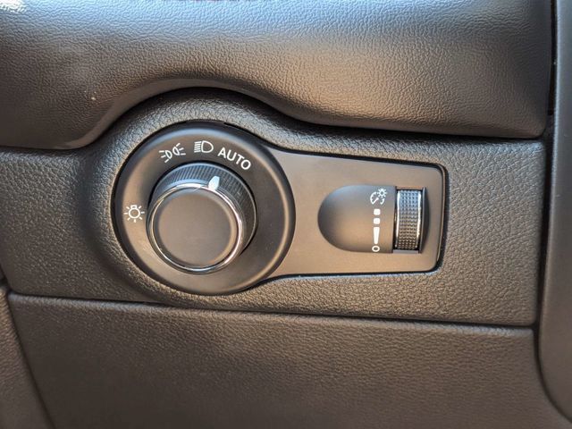 Used 2025 White/off-white Dodge R/T 20th Anniversary Plus image 22