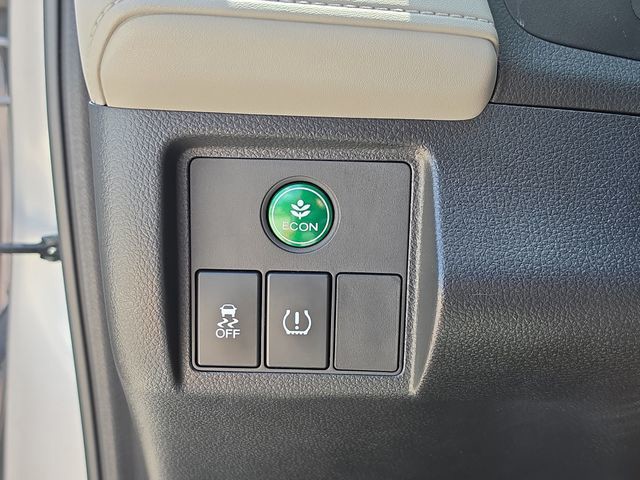 Used 2021 Silver Honda LX image 25