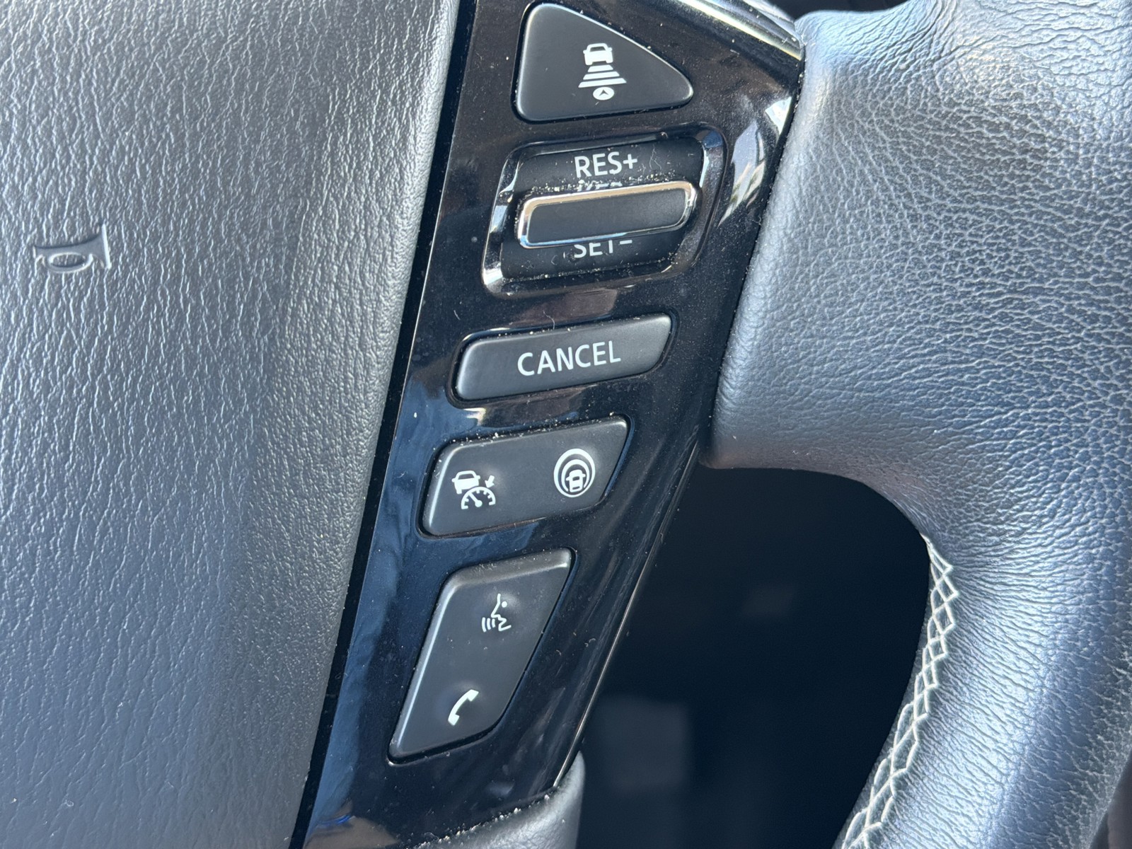 Used 2022 Gray INFINITI LUXE image 31