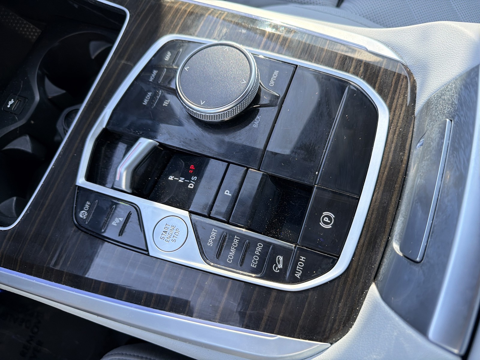 Used 2024 White BMW xDrive40i image 35