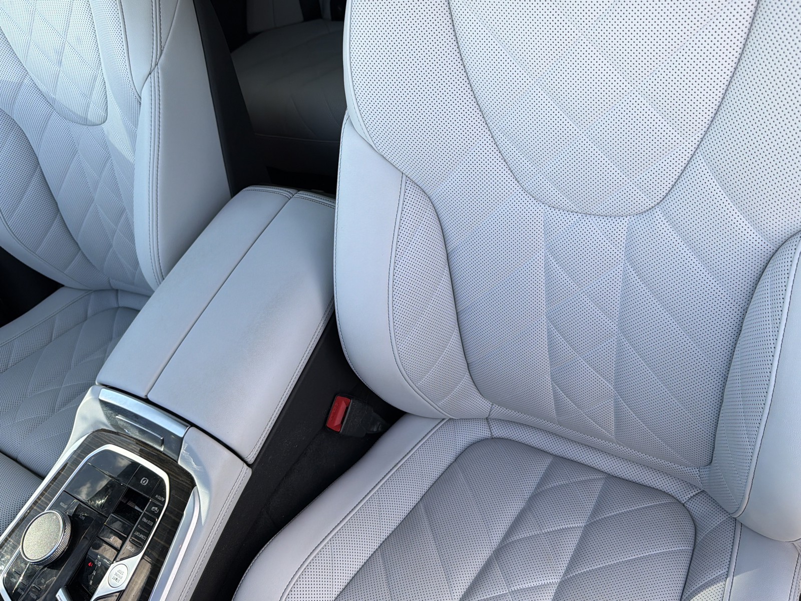 Used 2024 White BMW xDrive40i image 23