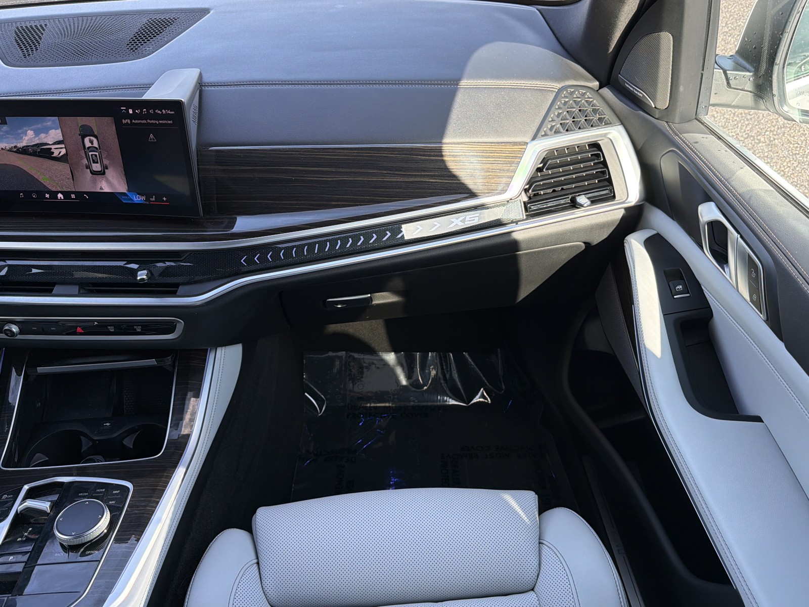 Used 2024 White BMW xDrive40i image 18
