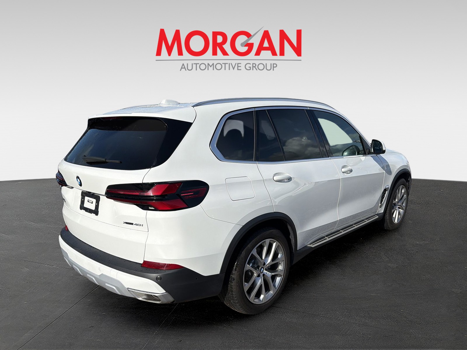 Used 2024 White BMW xDrive40i image 4