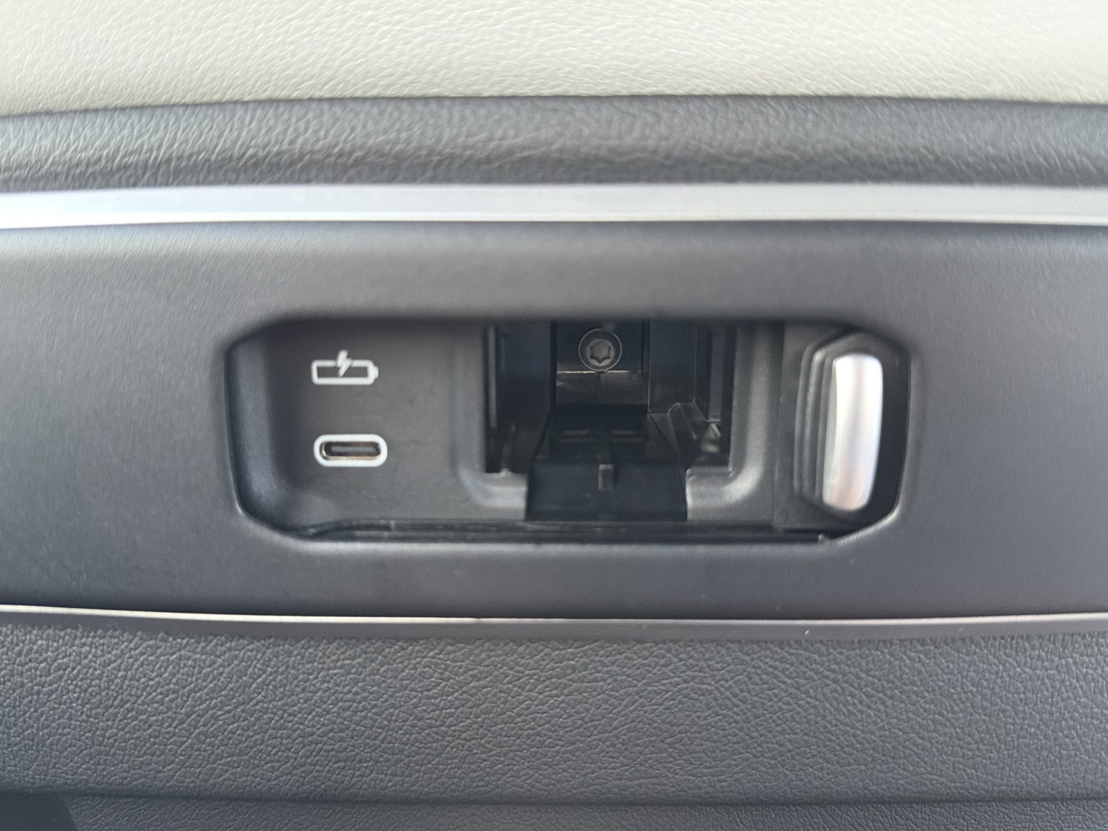 Used 2024 White BMW xDrive40i image 20