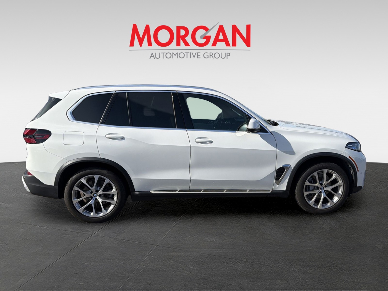 Used 2024 White BMW xDrive40i image 3