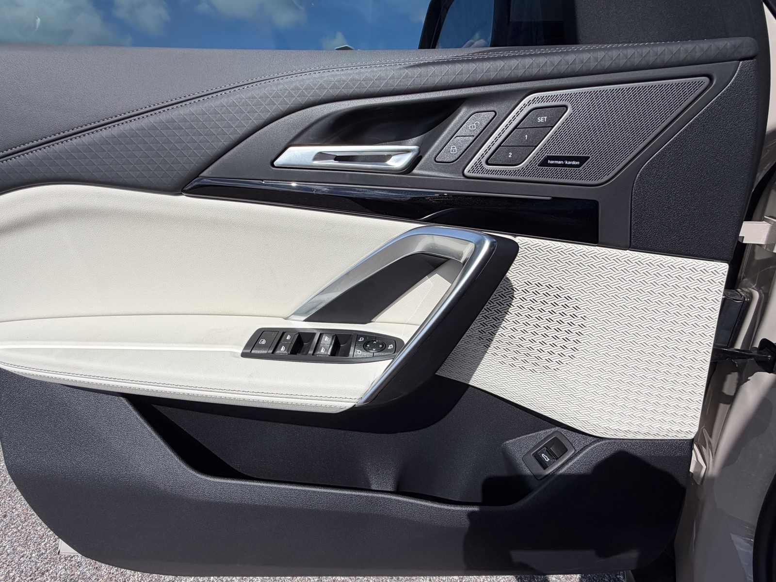 New 2026 Beige BMW xDrive28i image 24