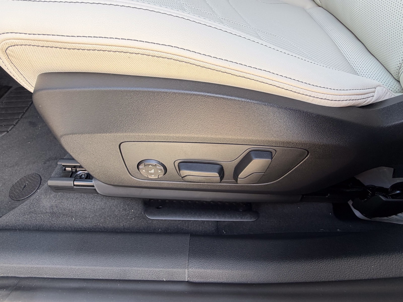 New 2026 Beige BMW xDrive28i image 23
