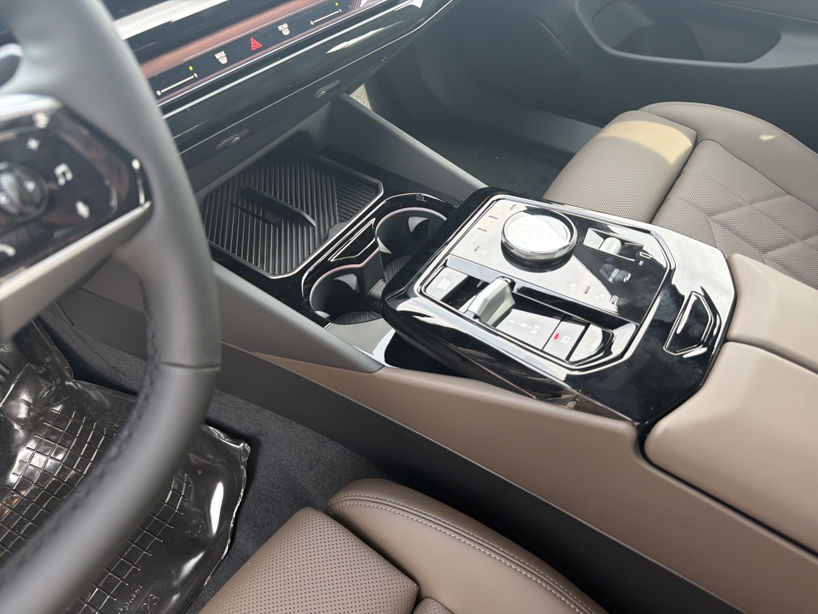New 2027 Black BMW eDrive40 image 23