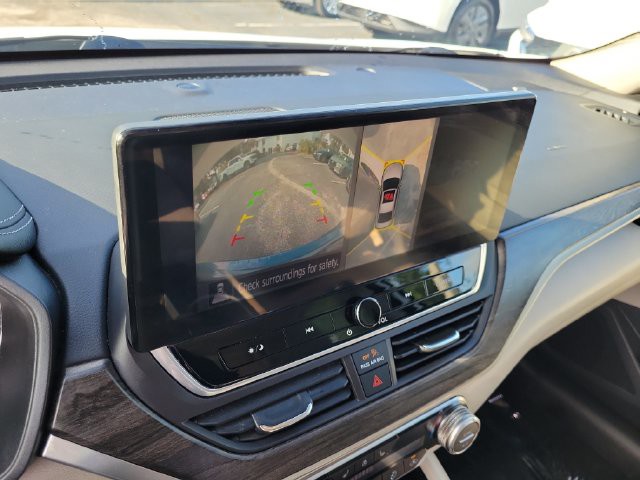 Used 2023 White Nissan 2.5 SL image 28