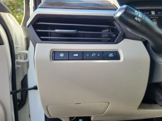 Used 2023 White Nissan 2.5 SL image 20