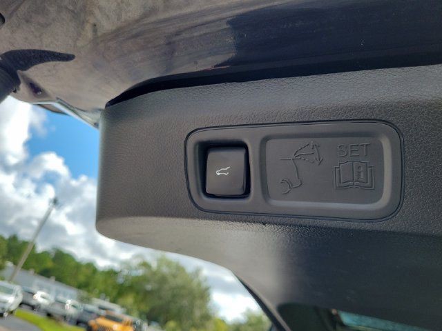 Used 2023 Black Ford XLT image 9