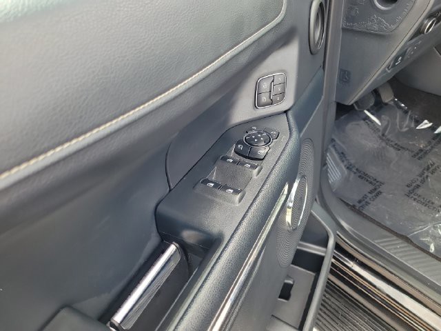 Used 2023 Black Ford XLT image 16