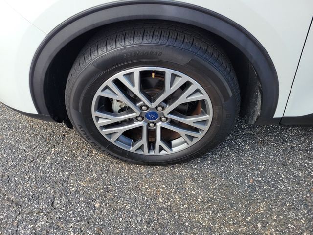 Used 2020 White Ford SEL image 5