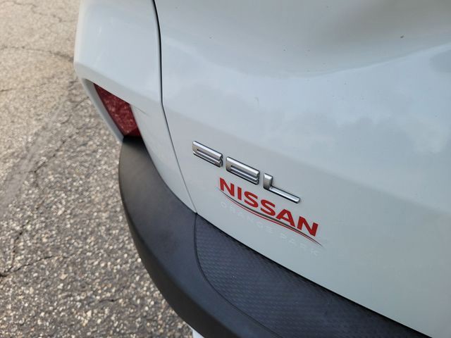 Used 2020 White Ford SEL image 7