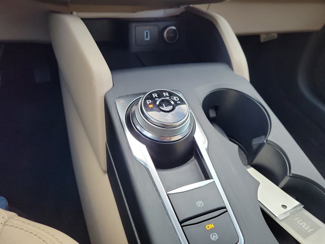 Used 2020 White Ford SEL image 33