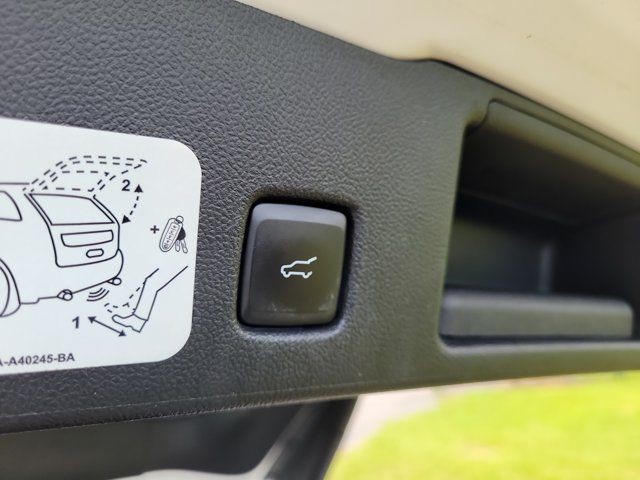 Used 2020 White Ford SEL image 10