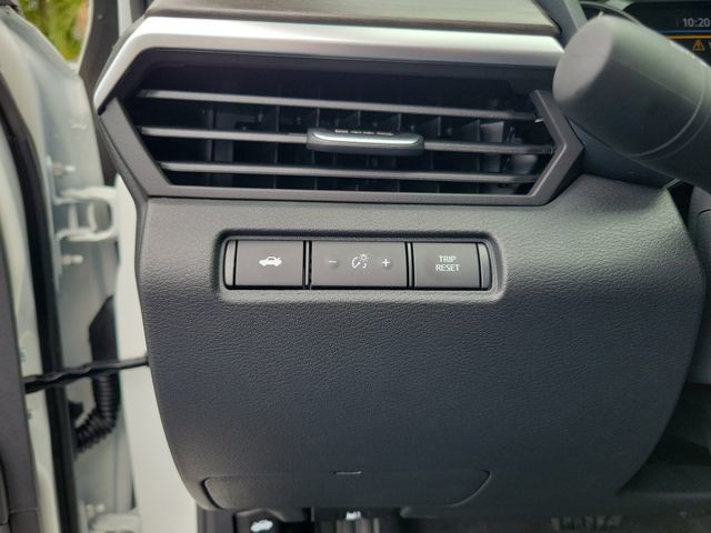 New 2026 White Nissan 2.5 SV image 18