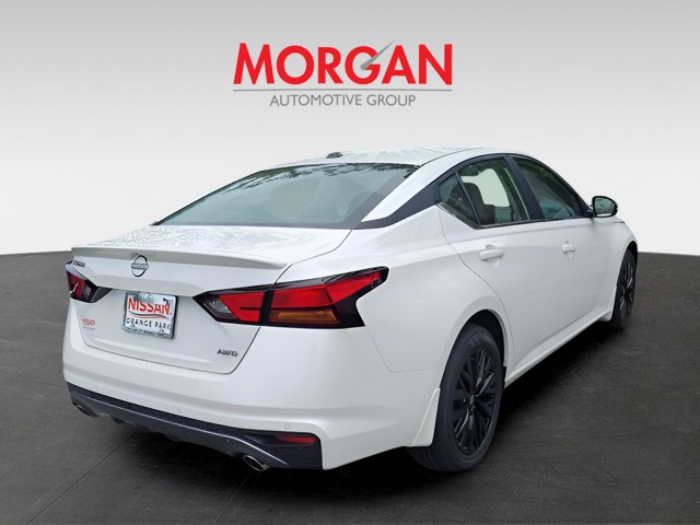 New 2026 White Nissan 2.5 SV image 2