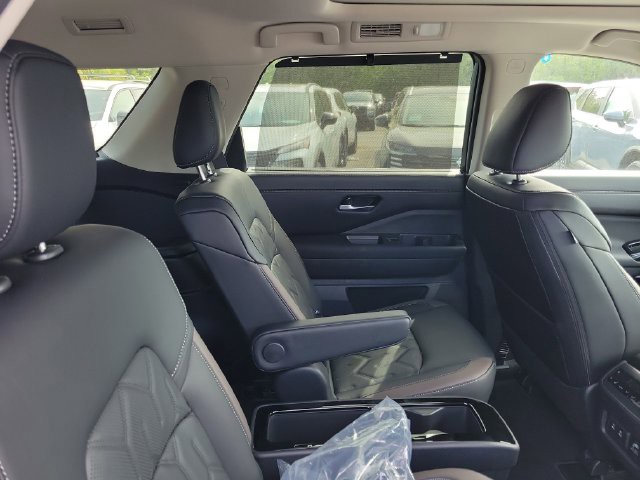 New 2026 White Nissan Platinum image 29