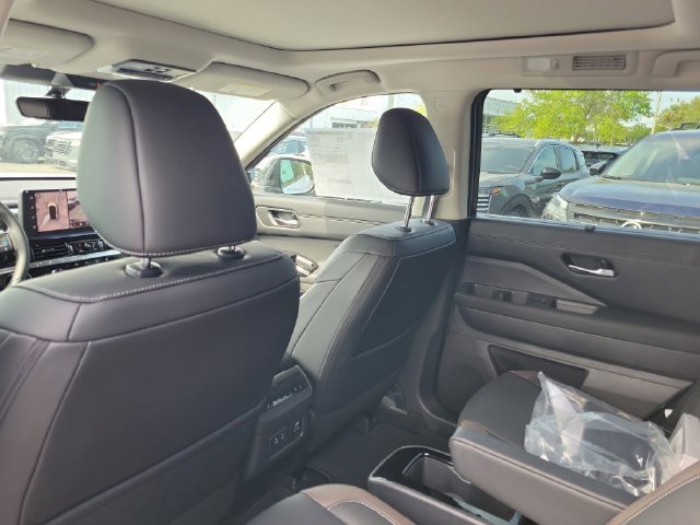 New 2026 White Nissan Platinum image 23