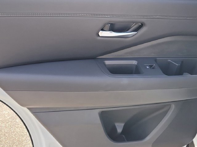 New 2026 White Nissan Platinum image 25