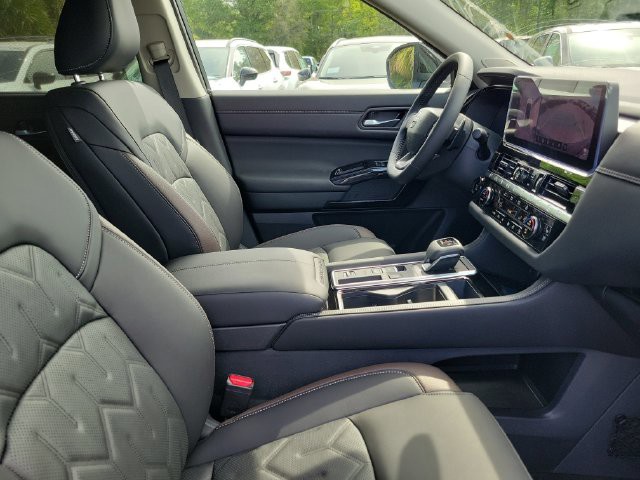 New 2026 White Nissan Platinum image 32