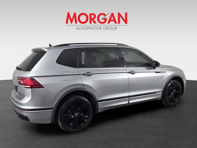 Used 2024  Volkswagen 2.0T SE R-Line Black image 5