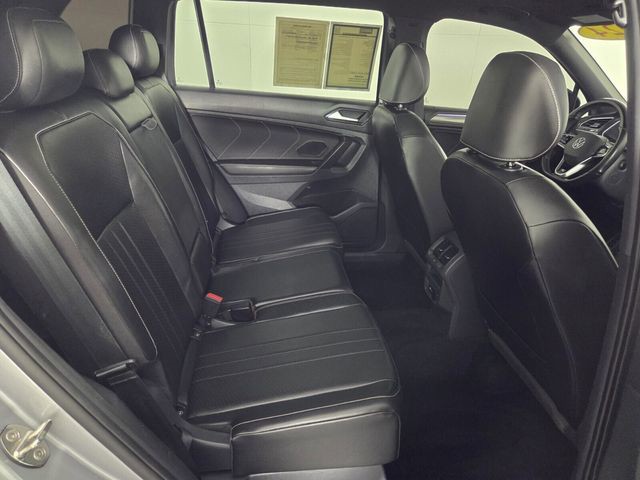 Used 2024  Volkswagen 2.0T SE R-Line Black image 30