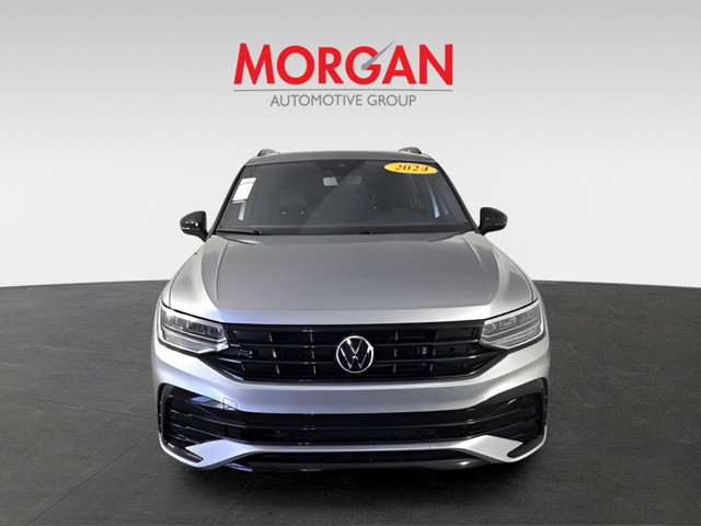 Used 2024  Volkswagen 2.0T SE R-Line Black image 3