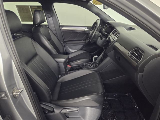 Used 2024  Volkswagen 2.0T SE R-Line Black image 32