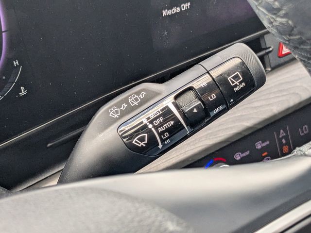 Used 2023 Black Kia X-Line image 27