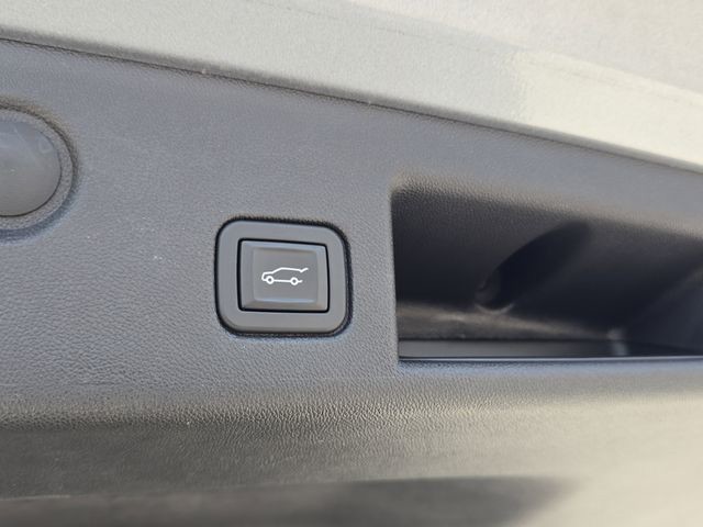Used 2024 Gray Chevrolet Premier image 11