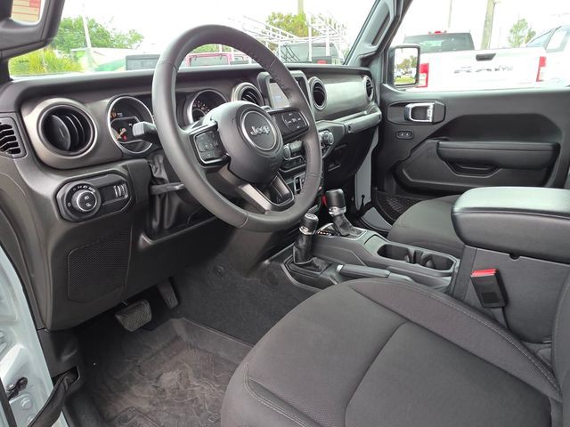 Used 2023  Jeep Willys image 23