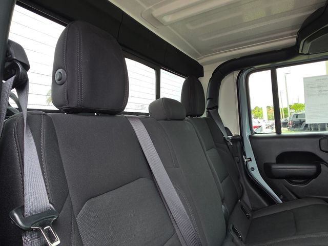 Used 2023  Jeep Willys image 15