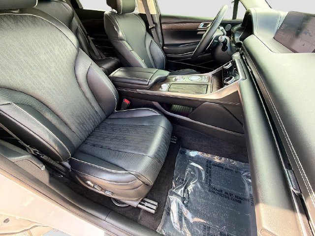 Used 2021 White Genesis 2.5T image 13