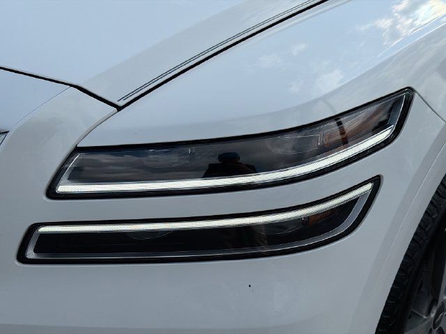 Used 2021 White Genesis 2.5T image 7