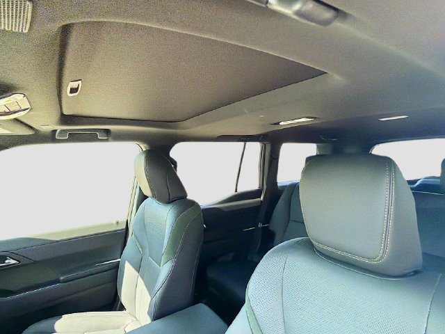 Used 2025 White Pearl Lexus GX 550 Overtrail image 25