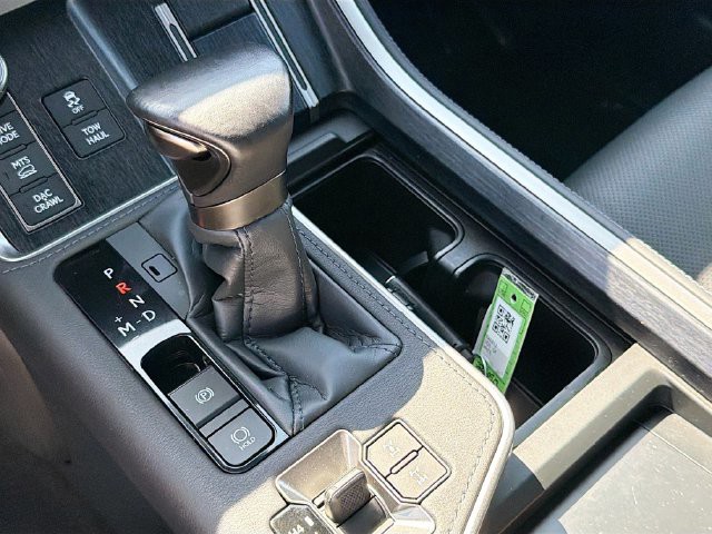 Used 2025 White Pearl Lexus GX 550 Overtrail image 27