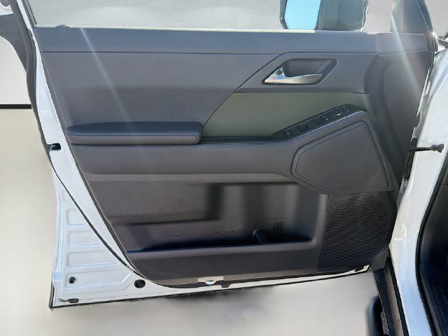 Used 2025 White Pearl Lexus GX 550 Overtrail image 20