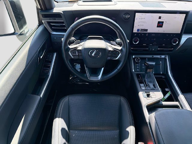 Used 2025 White Pearl Lexus GX 550 Overtrail image 15