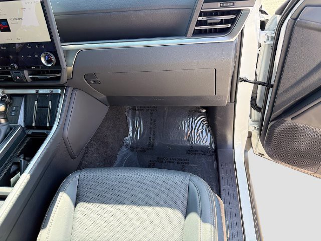 Used 2025 White Pearl Lexus GX 550 Overtrail image 16