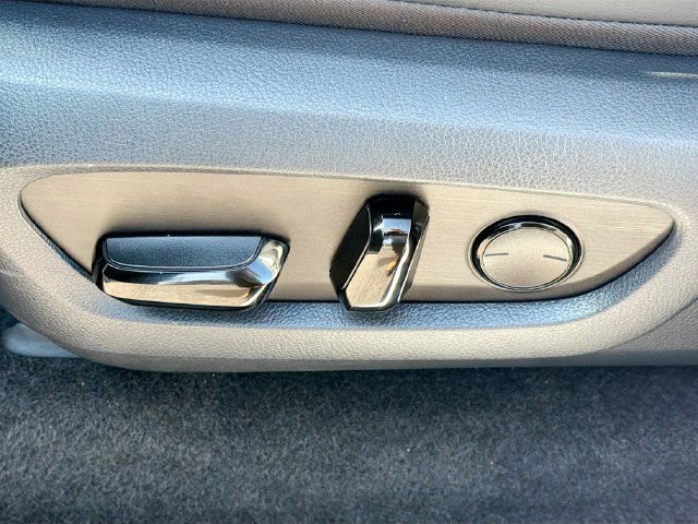 Used 2025 White Pearl Lexus GX 550 Overtrail image 23