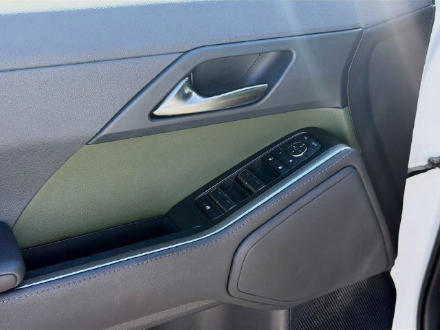 Used 2025 White Pearl Lexus GX 550 Overtrail image 21