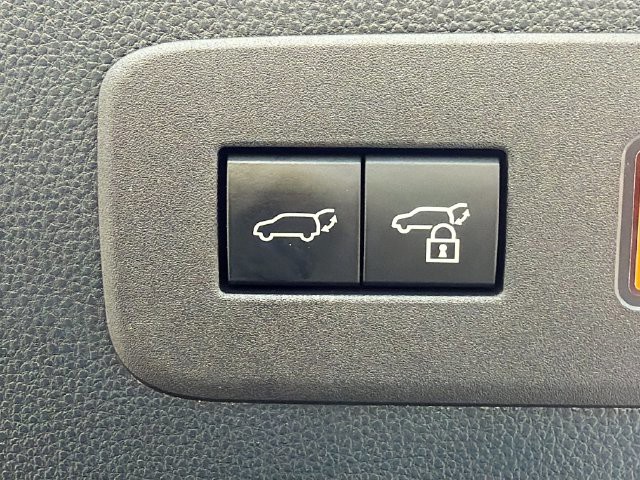Used 2025 White Pearl Lexus GX 550 Overtrail image 11