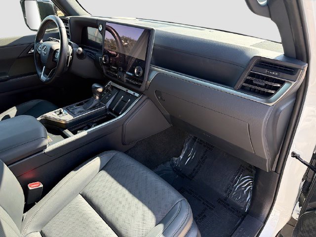 Used 2025 White Pearl Lexus GX 550 Overtrail image 12