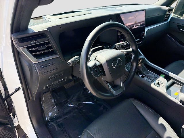 Used 2025 White Pearl Lexus GX 550 Overtrail image 24