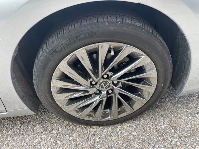 Certified Used 2024 Iridium Lexus ES 350 Luxury image 7