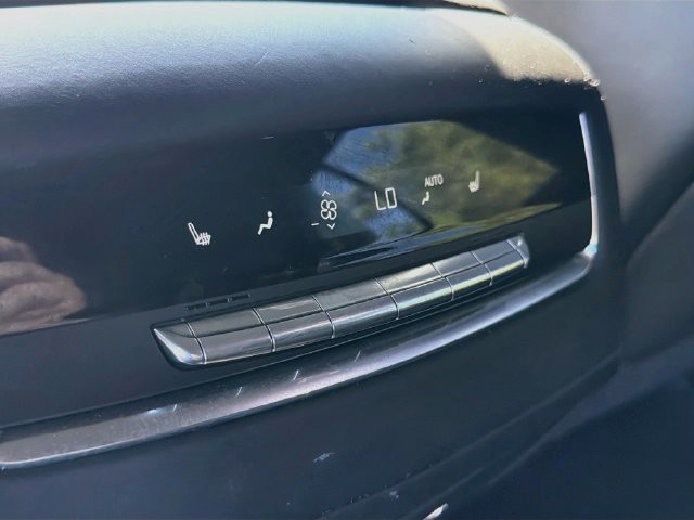 Used 2024 Crystal White Tricoat Cadillac 4WD Sport Platinum image 18